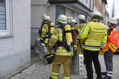 Esslingen-Mettingen: 2 Verletzte nach Gebaeudebrand